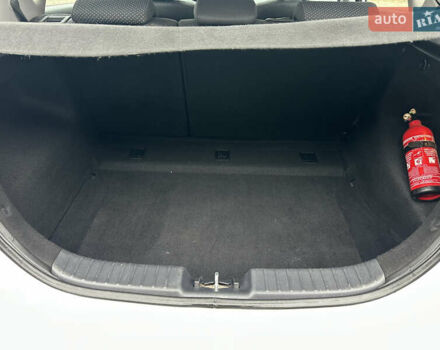 Белый Хендай i30, объемом двигателя 1.58 л и пробегом 180 тыс. км за 7300 $, фото 31 на Automoto.ua