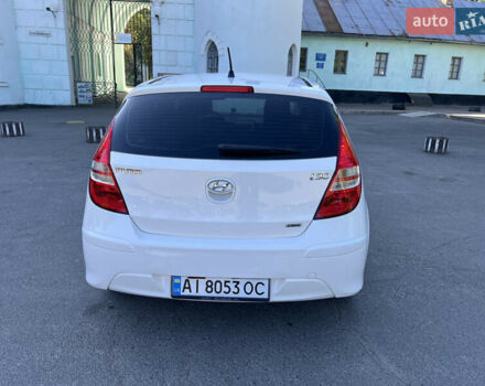 Белый Хендай i30, объемом двигателя 1.58 л и пробегом 263 тыс. км за 6500 $, фото 5 на Automoto.ua