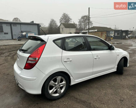 Белый Хендай i30, объемом двигателя 1.58 л и пробегом 180 тыс. км за 7300 $, фото 10 на Automoto.ua
