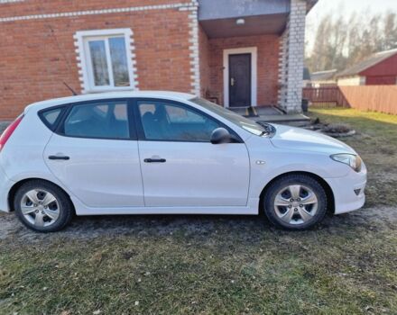 Хендай i30 2011 в Луцке на Automoto.ua Белый Хендай i30, объемом двигателя 1.4 л и пробегом 120 тыс. км за 7805 $, фото 2 на Automoto.ua