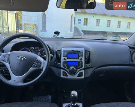 Белый Хендай i30, объемом двигателя 1.58 л и пробегом 263 тыс. км за 6500 $, фото 13 на Automoto.ua