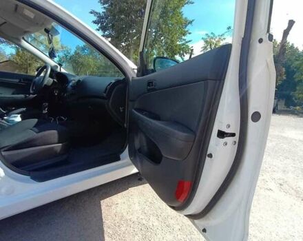 Белый Хендай i30, объемом двигателя 1.4 л и пробегом 248 тыс. км за 7000 $, фото 16 на Automoto.ua