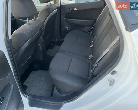 Білий Хендай i30, об'ємом двигуна 1.6 л та пробігом 205 тис. км за 6300 $, фото 11 на Automoto.ua
