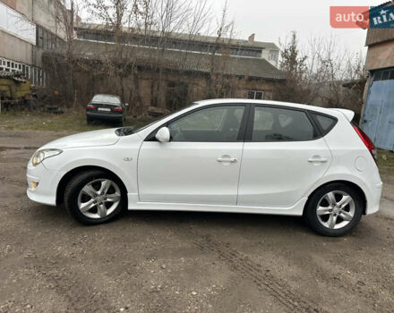 Белый Хендай i30, объемом двигателя 1.58 л и пробегом 180 тыс. км за 7300 $, фото 16 на Automoto.ua