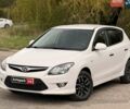 Белый Хендай i30, объемом двигателя 1.6 л и пробегом 264 тыс. км за 7990 $, фото 1 на Automoto.ua