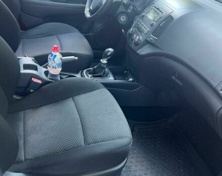 Белый Хендай i30, объемом двигателя 1.4 л и пробегом 120 тыс. км за 6200 $, фото 5 на Automoto.ua