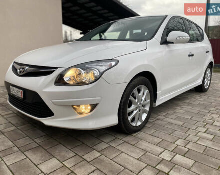 Белый Хендай i30, объемом двигателя 1.6 л и пробегом 135 тыс. км за 7190 $, фото 5 на Automoto.ua