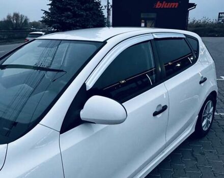 Белый Хендай i30, объемом двигателя 1.6 л и пробегом 236 тыс. км за 7300 $, фото 1 на Automoto.ua