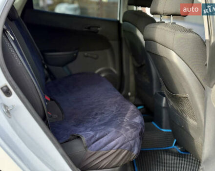 Белый Хендай i30, объемом двигателя 1.6 л и пробегом 227 тыс. км за 6500 $, фото 13 на Automoto.ua