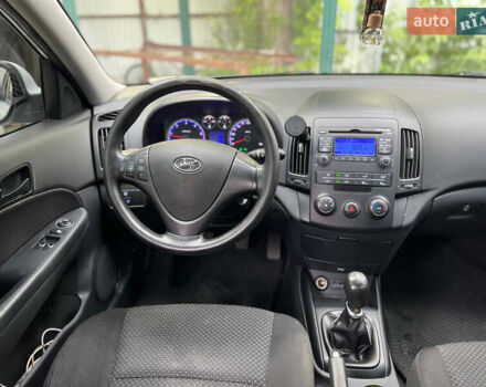 Белый Хендай i30, объемом двигателя 1.58 л и пробегом 258 тыс. км за 6200 $, фото 7 на Automoto.ua