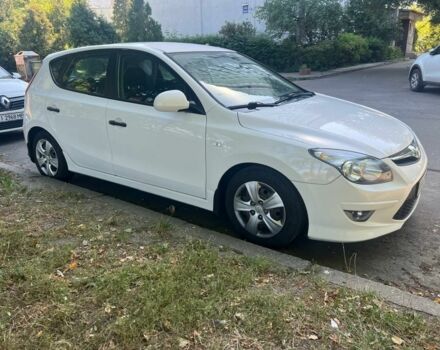 Белый Хендай i30, объемом двигателя 1.4 л и пробегом 120 тыс. км за 6200 $, фото 3 на Automoto.ua