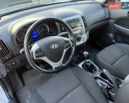 Білий Хендай i30, об'ємом двигуна 1.6 л та пробігом 205 тис. км за 6300 $, фото 6 на Automoto.ua