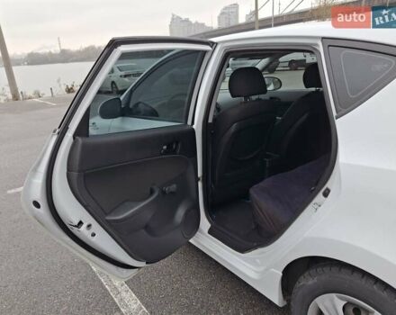 Белый Хендай i30, объемом двигателя 1.58 л и пробегом 226 тыс. км за 6500 $, фото 10 на Automoto.ua