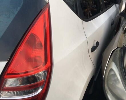 Белый Хендай i30, объемом двигателя 1.6 л и пробегом 98 тыс. км за 650 $, фото 2 на Automoto.ua