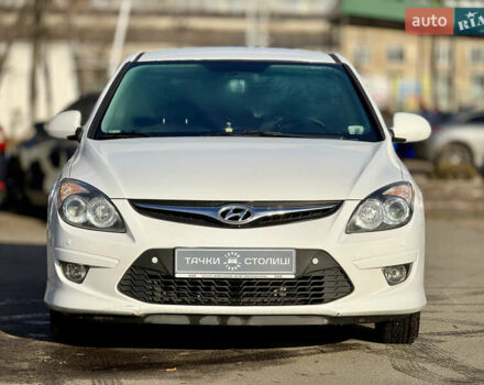 Белый Хендай i30, объемом двигателя 1.6 л и пробегом 227 тыс. км за 6500 $, фото 7 на Automoto.ua