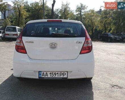 Белый Хендай i30, объемом двигателя 1.4 л и пробегом 248 тыс. км за 7000 $, фото 5 на Automoto.ua