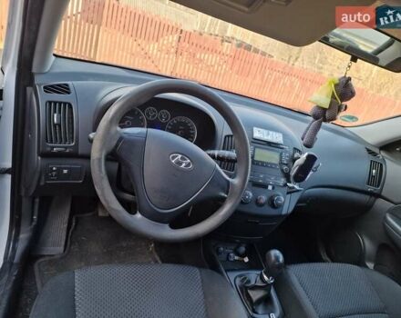 Белый Хендай i30, объемом двигателя 1.4 л и пробегом 120 тыс. км за 7805 $, фото 3 на Automoto.ua