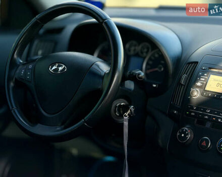 Белый Хендай i30, объемом двигателя 1.6 л и пробегом 227 тыс. км за 6500 $, фото 14 на Automoto.ua