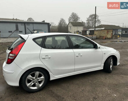 Белый Хендай i30, объемом двигателя 1.58 л и пробегом 180 тыс. км за 7300 $, фото 9 на Automoto.ua