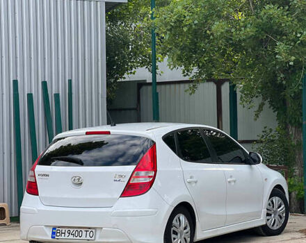 Белый Хендай i30, объемом двигателя 1.58 л и пробегом 258 тыс. км за 6200 $, фото 4 на Automoto.ua