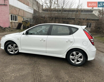 Белый Хендай i30, объемом двигателя 1.58 л и пробегом 180 тыс. км за 7300 $, фото 14 на Automoto.ua