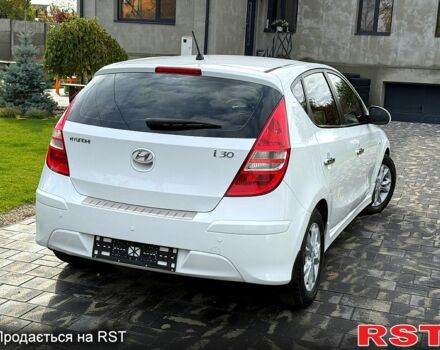 Белый Хендай i30, объемом двигателя 1.6 л и пробегом 164 тыс. км за 7500 $, фото 2 на Automoto.ua