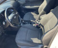 Белый Хендай i30, объемом двигателя 1.4 л и пробегом 225 тыс. км за 5599 $, фото 4 на Automoto.ua