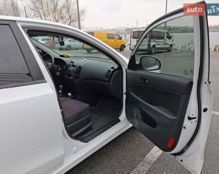 Белый Хендай i30, объемом двигателя 1.58 л и пробегом 226 тыс. км за 6500 $, фото 12 на Automoto.ua