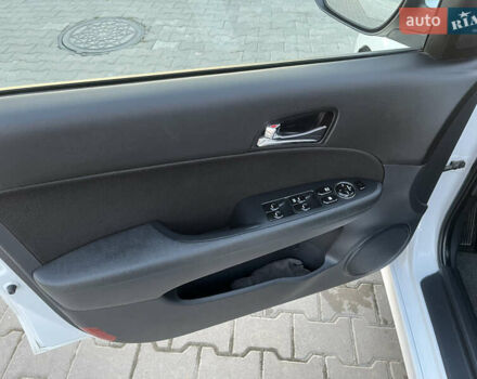 Білий Хендай i30, об'ємом двигуна 1.6 л та пробігом 205 тис. км за 6300 $, фото 9 на Automoto.ua