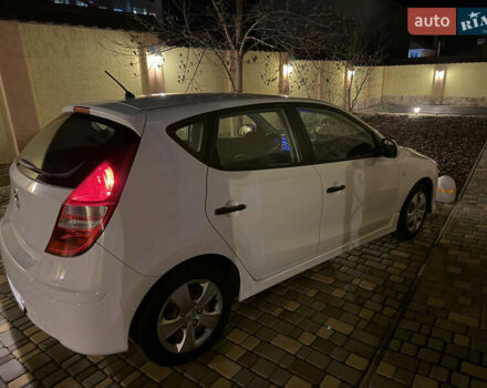 Белый Хендай i30, объемом двигателя 1.58 л и пробегом 147 тыс. км за 8700 $, фото 3 на Automoto.ua
