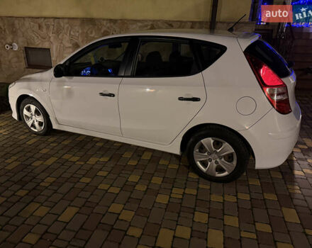 Белый Хендай i30, объемом двигателя 1.58 л и пробегом 147 тыс. км за 8700 $, фото 2 на Automoto.ua