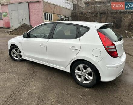 Белый Хендай i30, объемом двигателя 1.58 л и пробегом 180 тыс. км за 7300 $, фото 12 на Automoto.ua