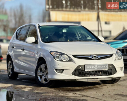 Белый Хендай i30, объемом двигателя 1.6 л и пробегом 227 тыс. км за 6500 $, фото 6 на Automoto.ua