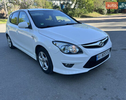 Белый Хендай i30, объемом двигателя 1.58 л и пробегом 263 тыс. км за 6500 $, фото 4 на Automoto.ua