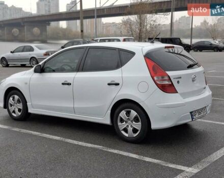 Белый Хендай i30, объемом двигателя 1.58 л и пробегом 226 тыс. км за 6500 $, фото 3 на Automoto.ua