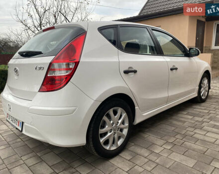Белый Хендай i30, объемом двигателя 1.6 л и пробегом 135 тыс. км за 7190 $, фото 10 на Automoto.ua