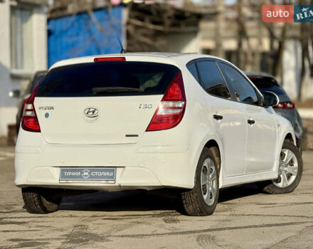 Белый Хендай i30, объемом двигателя 1.6 л и пробегом 227 тыс. км за 6500 $, фото 4 на Automoto.ua