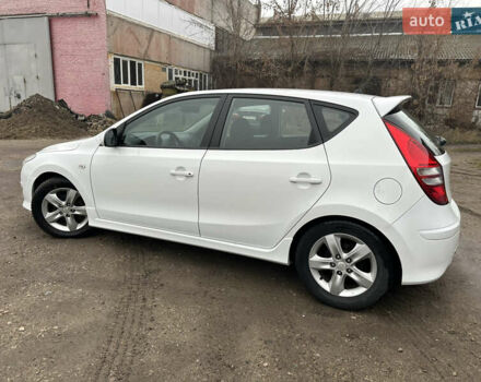 Белый Хендай i30, объемом двигателя 1.58 л и пробегом 180 тыс. км за 7300 $, фото 13 на Automoto.ua