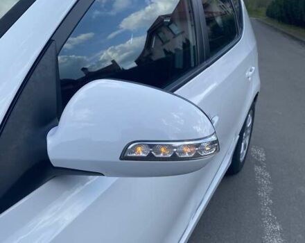 Белый Хендай i30, объемом двигателя 1.6 л и пробегом 191 тыс. км за 6800 $, фото 7 на Automoto.ua