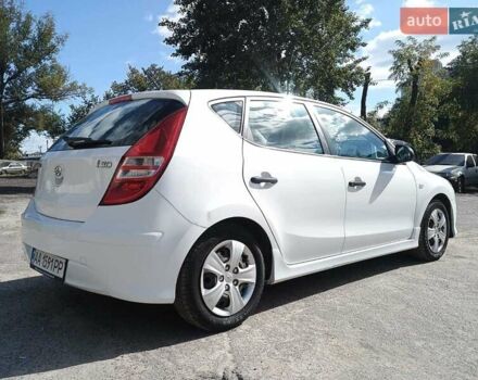 Белый Хендай i30, объемом двигателя 1.4 л и пробегом 248 тыс. км за 7000 $, фото 3 на Automoto.ua