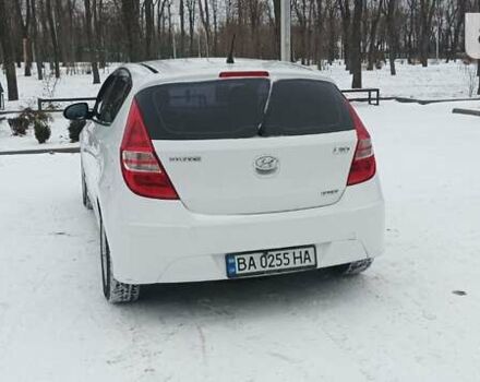 Белый Хендай i30, объемом двигателя 1.59 л и пробегом 185 тыс. км за 7600 $, фото 1 на Automoto.ua