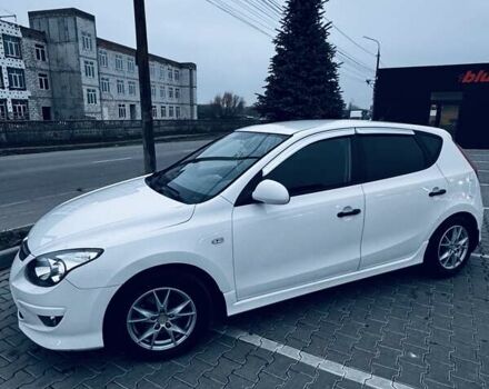 Белый Хендай i30, объемом двигателя 1.6 л и пробегом 236 тыс. км за 7300 $, фото 9 на Automoto.ua