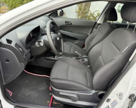 Білий Хендай i30, об'ємом двигуна 1.6 л та пробігом 164 тис. км за 7500 $, фото 2 на Automoto.ua