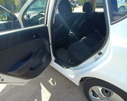 Белый Хендай i30, объемом двигателя 1.4 л и пробегом 248 тыс. км за 7000 $, фото 14 на Automoto.ua