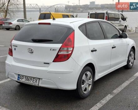Белый Хендай i30, объемом двигателя 1.58 л и пробегом 226 тыс. км за 6500 $, фото 5 на Automoto.ua
