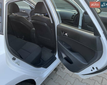 Білий Хендай i30, об'ємом двигуна 1.6 л та пробігом 205 тис. км за 6300 $, фото 15 на Automoto.ua