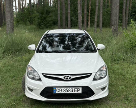 Белый Хендай i30, объемом двигателя 1.58 л и пробегом 269 тыс. км за 5800 $, фото 1 на Automoto.ua