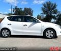 Белый Хендай i30, объемом двигателя 1.4 л и пробегом 25000 тыс. км за 6500 $, фото 11 на Automoto.ua