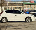 Белый Хендай i30, объемом двигателя 1.6 л и пробегом 227 тыс. км за 6500 $, фото 5 на Automoto.ua