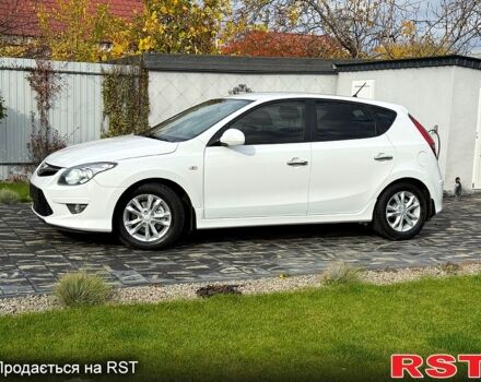 Белый Хендай i30, объемом двигателя 1.6 л и пробегом 164 тыс. км за 7500 $, фото 1 на Automoto.ua